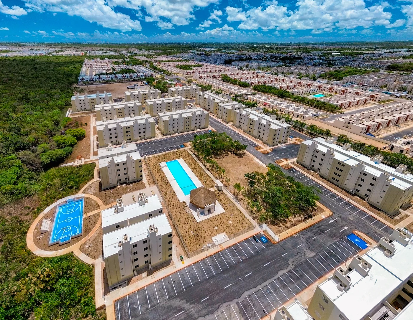 Fachada de las residencias en Aura Nova Cancún